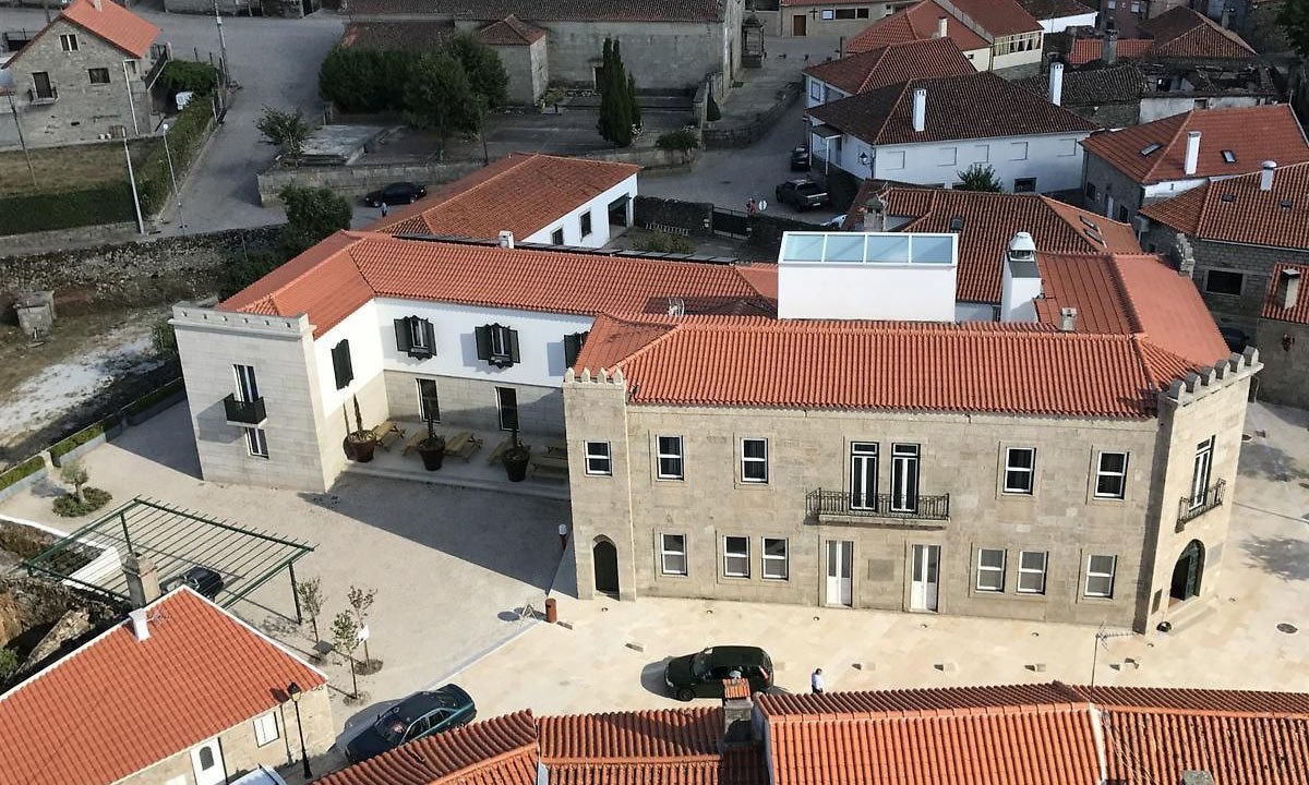 Aplicação de teto em gesso cartonado no Hotel Medieval de Penedono